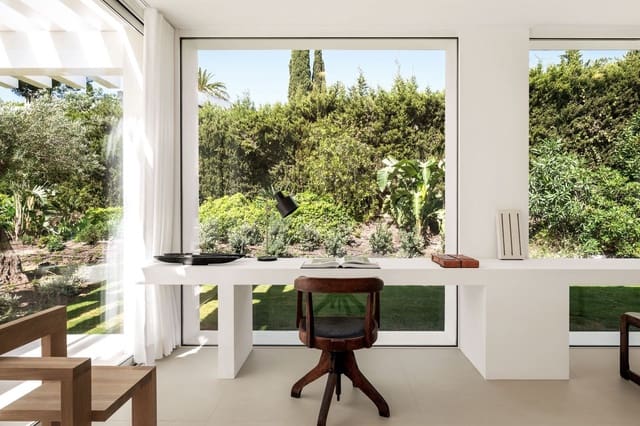 4 soverom Villa til salgs i El Paraiso, Estepona med svømmebasseng garasje - € 3 880 000 (Ref: 9973045)