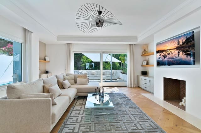 3 bedroom Semi-detached Villa for sale in Marbella - € 1,150,000 (Ref: 9973047)