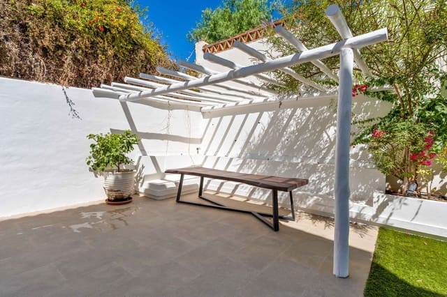 3 bedroom Semi-detached Villa for sale in Marbella - € 1,150,000 (Ref: 9973047)
