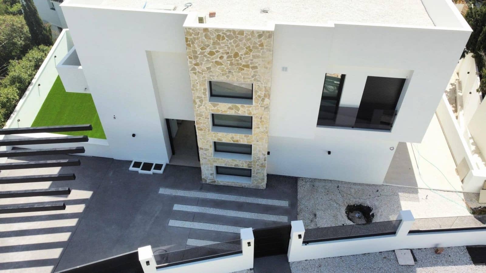 Chalet de 3 habitaciones en Riviera del Sol en venta con piscina garaje - 1.750.000 € (Ref: 9973048)
