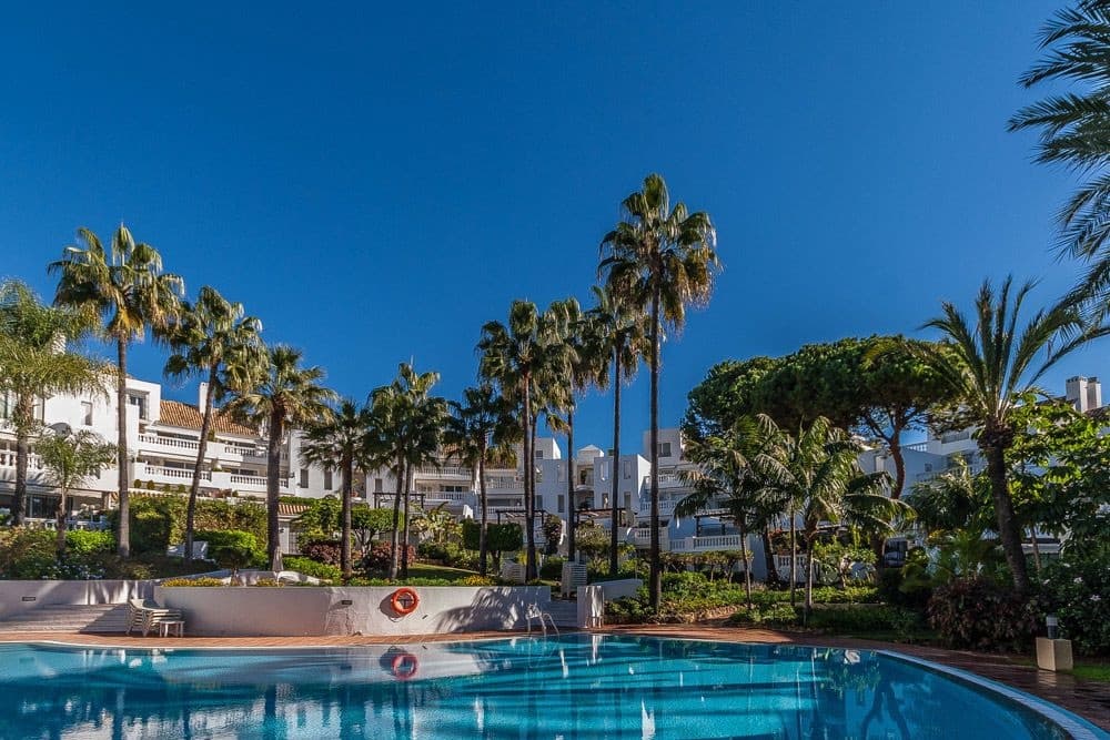 4 soveværelse Penthouse til salg i Marbella med swimmingpool garage - € 1.595.000 (Ref: 9975041)