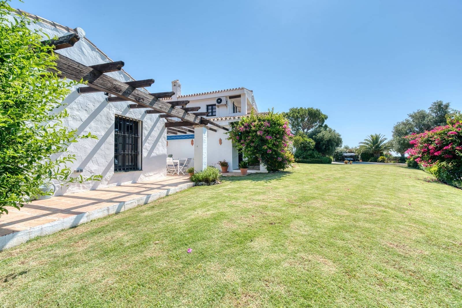 4 bedroom Villa for sale in La Cala de Mijas with pool garage - € 1,650,000 (Ref: 9975043)