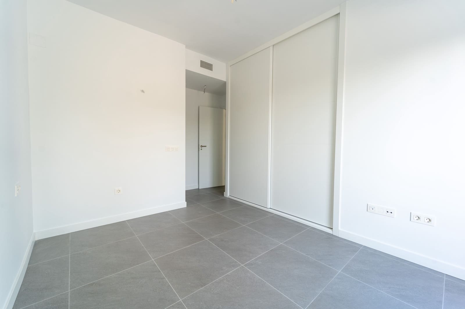 2 soverom Leilighet til salgs i Mijas Costa med svømmebasseng garasje - € 455 000 (Ref: 9975044)