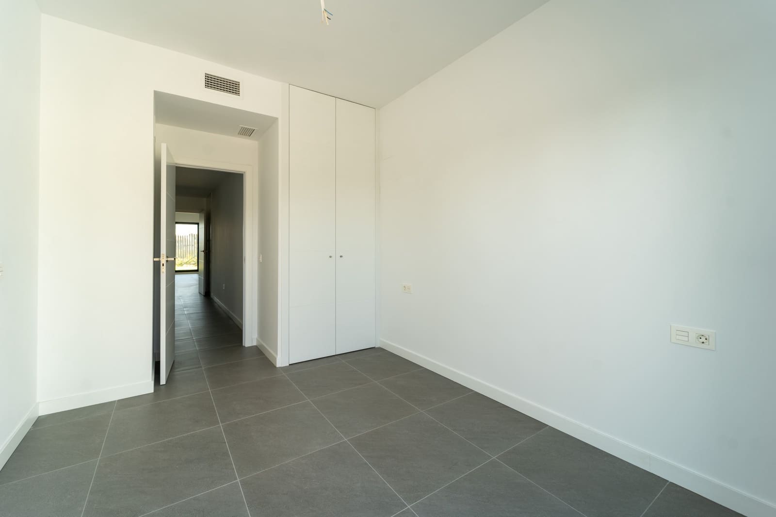 2 soverom Leilighet til salgs i Mijas Costa med svømmebasseng garasje - € 455 000 (Ref: 9975044)
