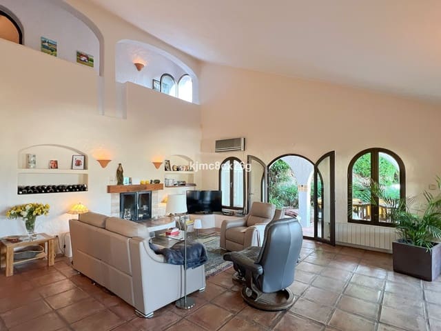 3 bedroom Villa for sale in Mijas with pool garage - € 1,400,000 (Ref: 9977021)