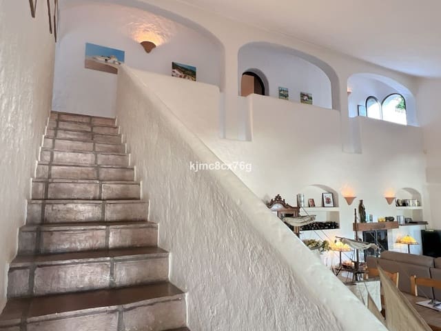 3 bedroom Villa for sale in Mijas with pool garage - € 1,400,000 (Ref: 9977021)