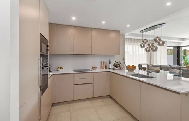 3 soveværelse Lejlighed til salg i El Paraiso, Estepona med swimmingpool garage - € 985.000 (Ref: 9977022)