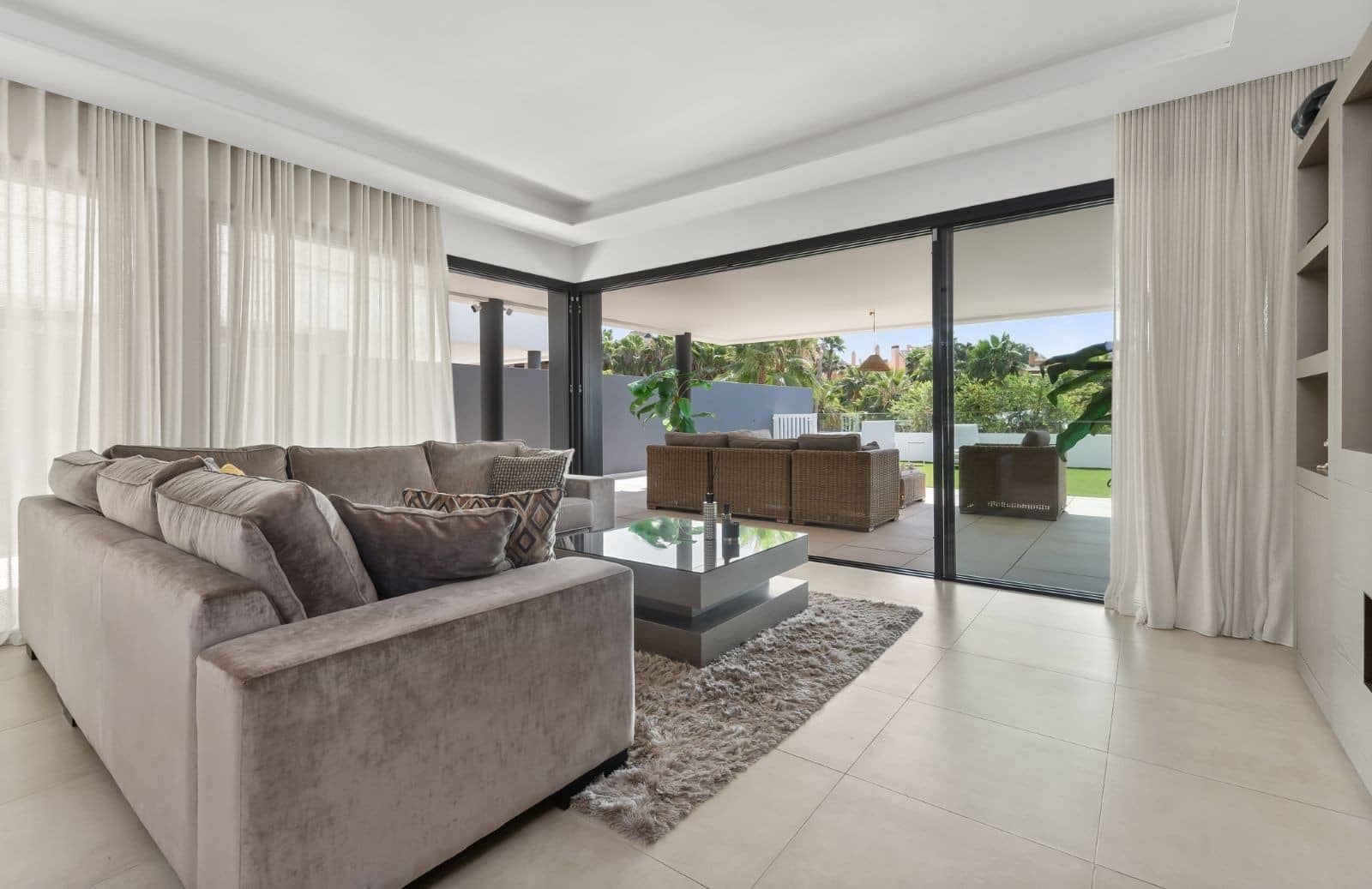 3 soveværelse Lejlighed til salg i El Paraiso med swimmingpool garage - € 985.000 (Ref: 9977022)