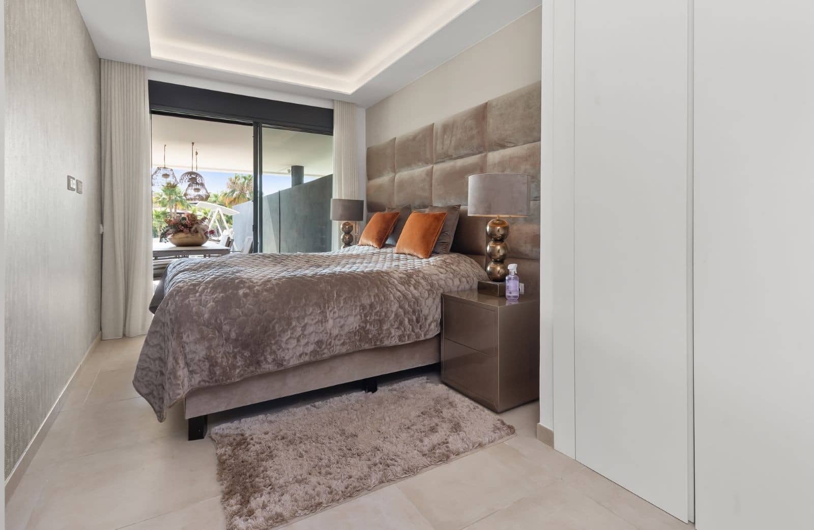 3 soveværelse Lejlighed til salg i El Paraiso med swimmingpool garage - € 985.000 (Ref: 9977022)
