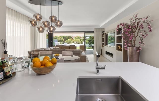 3 soveværelse Lejlighed til salg i El Paraiso, Estepona med swimmingpool garage - € 985.000 (Ref: 9977022)