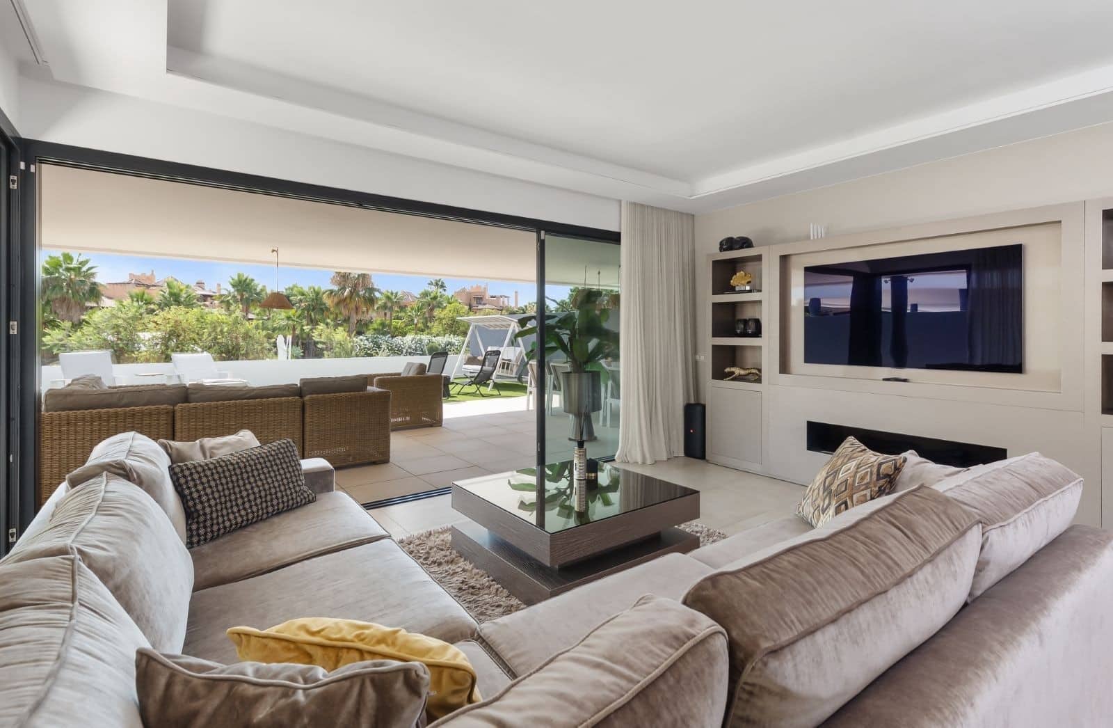 3 soveværelse Lejlighed til salg i El Paraiso med swimmingpool garage - € 985.000 (Ref: 9977022)