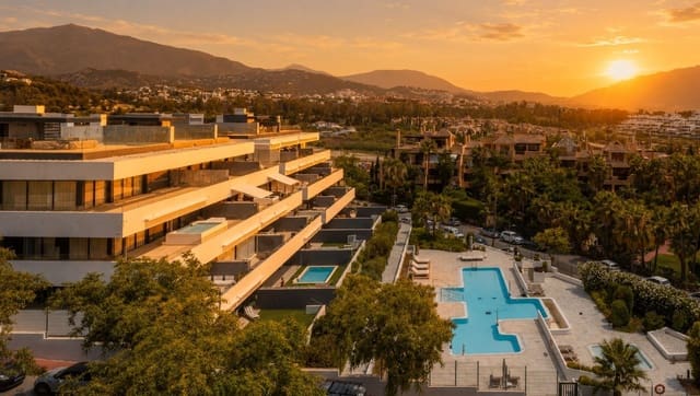 3 soveværelse Lejlighed til salg i El Paraiso, Estepona med swimmingpool garage - € 985.000 (Ref: 9977022)