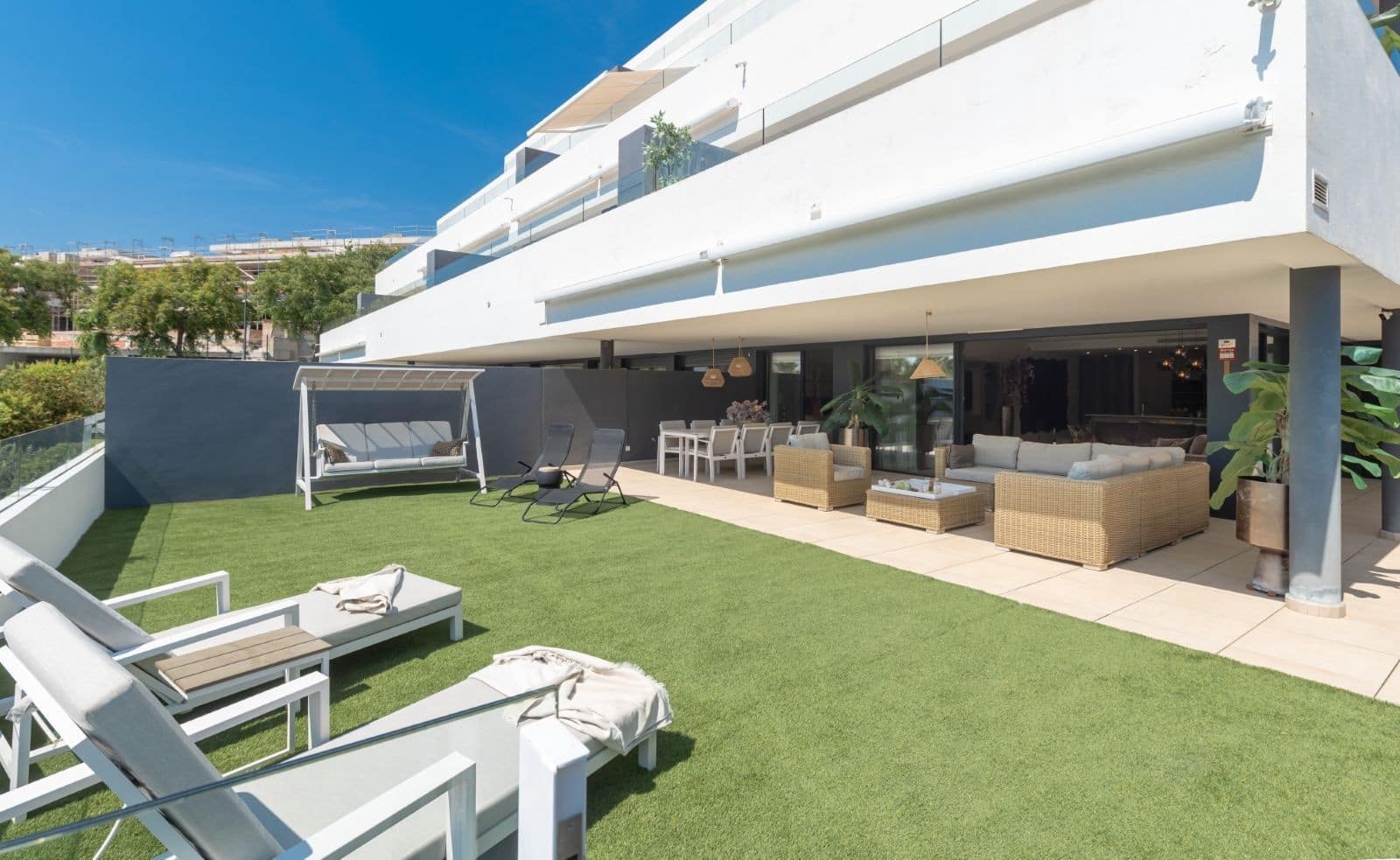 3 soveværelse Lejlighed til salg i El Paraiso med swimmingpool garage - € 985.000 (Ref: 9977022)