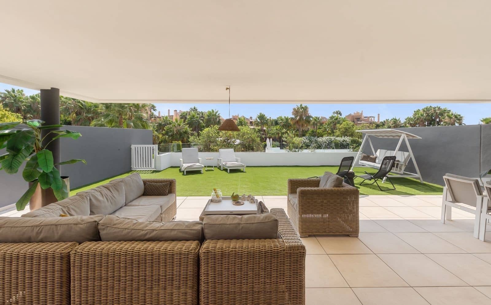 3 soveværelse Lejlighed til salg i El Paraiso med swimmingpool garage - € 985.000 (Ref: 9977022)