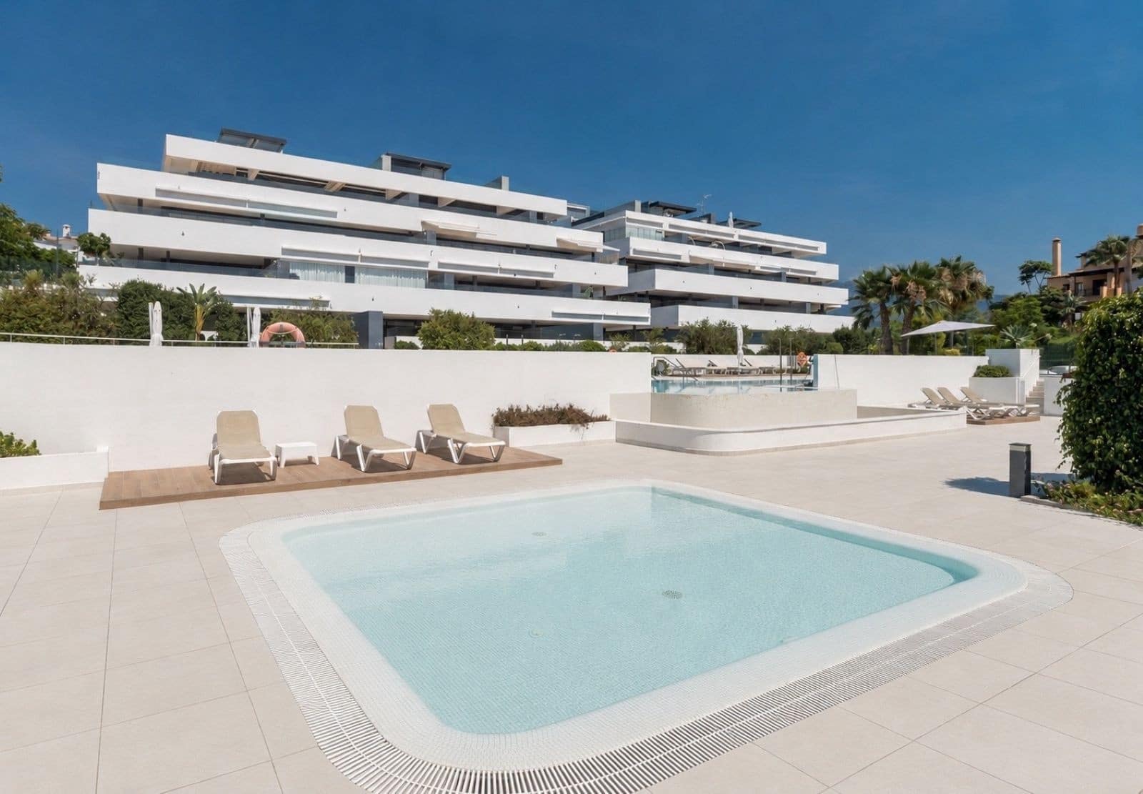 3 soveværelse Lejlighed til salg i El Paraiso med swimmingpool garage - € 985.000 (Ref: 9977022)