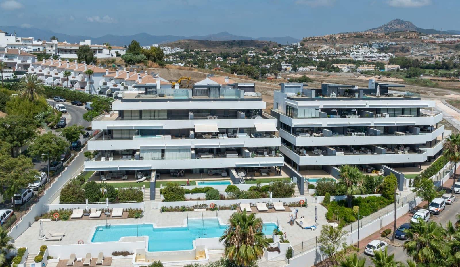 3 soveværelse Lejlighed til salg i El Paraiso med swimmingpool garage - € 985.000 (Ref: 9977022)