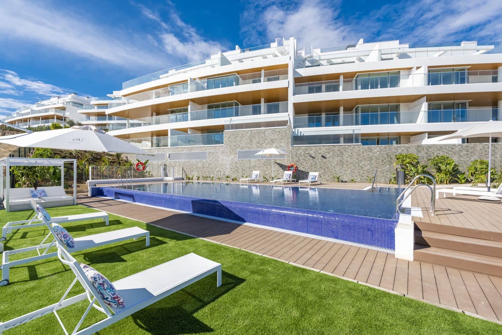 2 soverom Penthouse til salgs i La Cala de Mijas med svømmebasseng garasje - € 895 000 (Ref: 9977023)