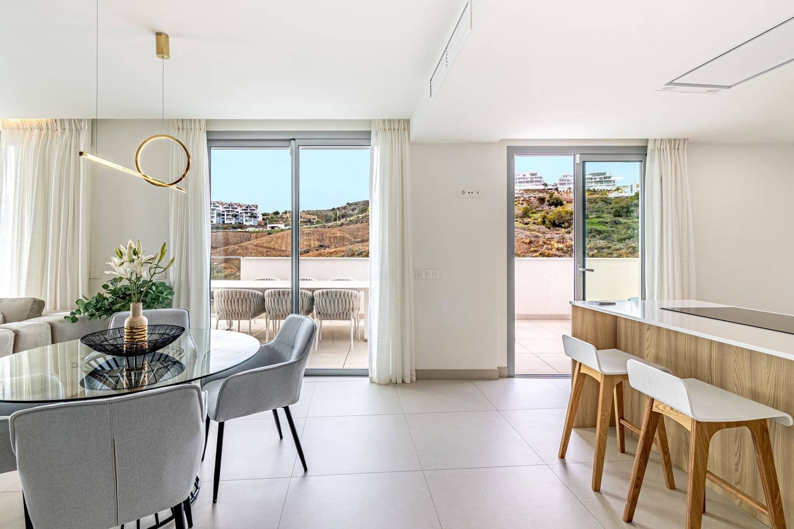 2 soverom Penthouse til salgs i La Cala de Mijas med svømmebasseng garasje - € 895 000 (Ref: 9977023)