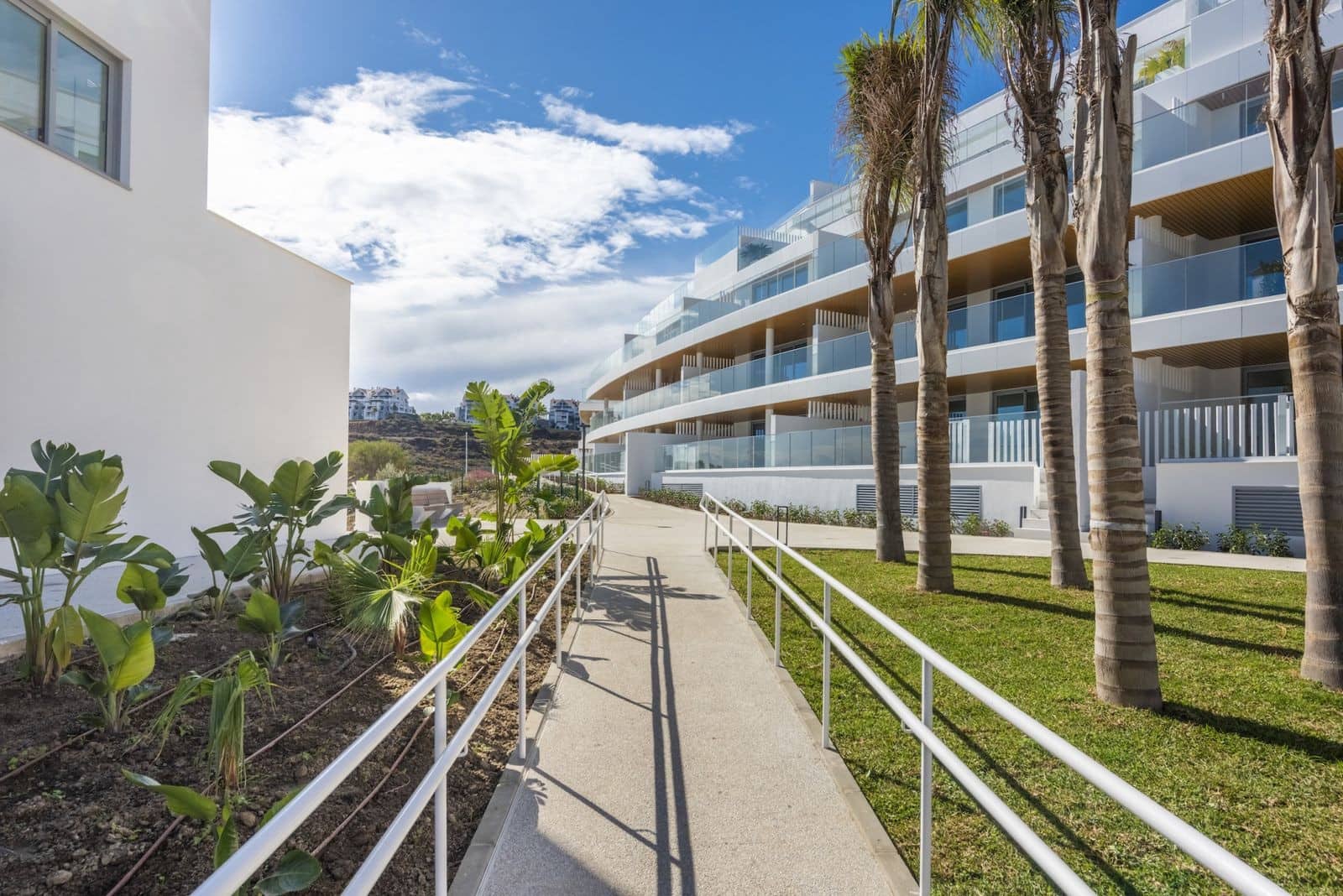 2 soverom Penthouse til salgs i La Cala de Mijas med svømmebasseng garasje - € 895 000 (Ref: 9977023)