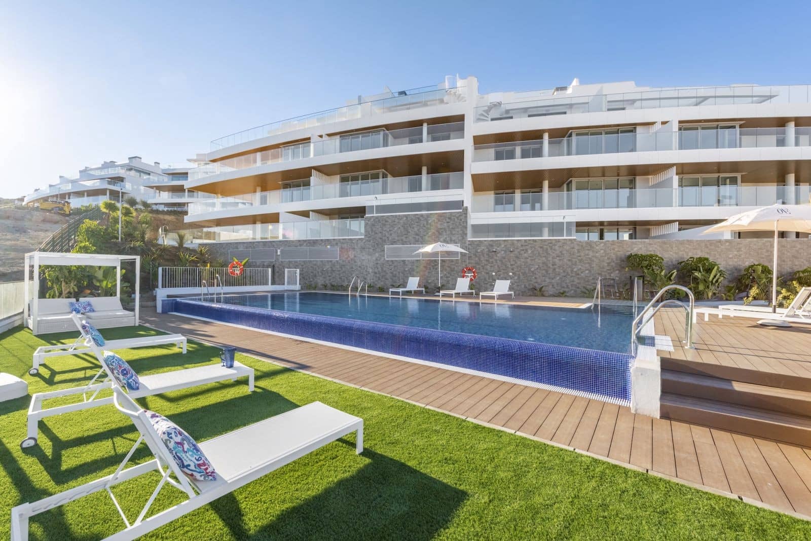 2 soverom Penthouse til salgs i La Cala de Mijas med svømmebasseng garasje - € 895 000 (Ref: 9977023)