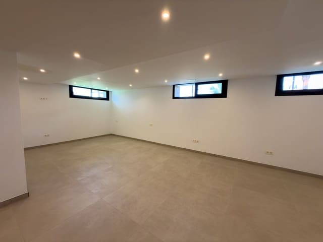 4 bedroom Villa for sale in Mijas with pool garage - € 1,030,000 (Ref: 9977024)