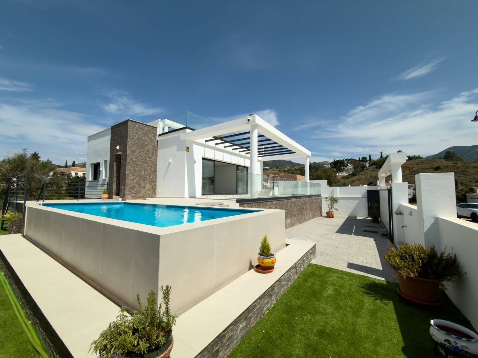 4 bedroom Villa for sale in Mijas with pool garage - € 1,030,000 (Ref: 9977024)