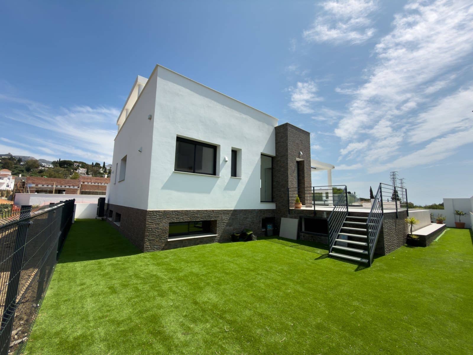 4 bedroom Villa for sale in Mijas with pool garage - € 1,030,000 (Ref: 9977024)