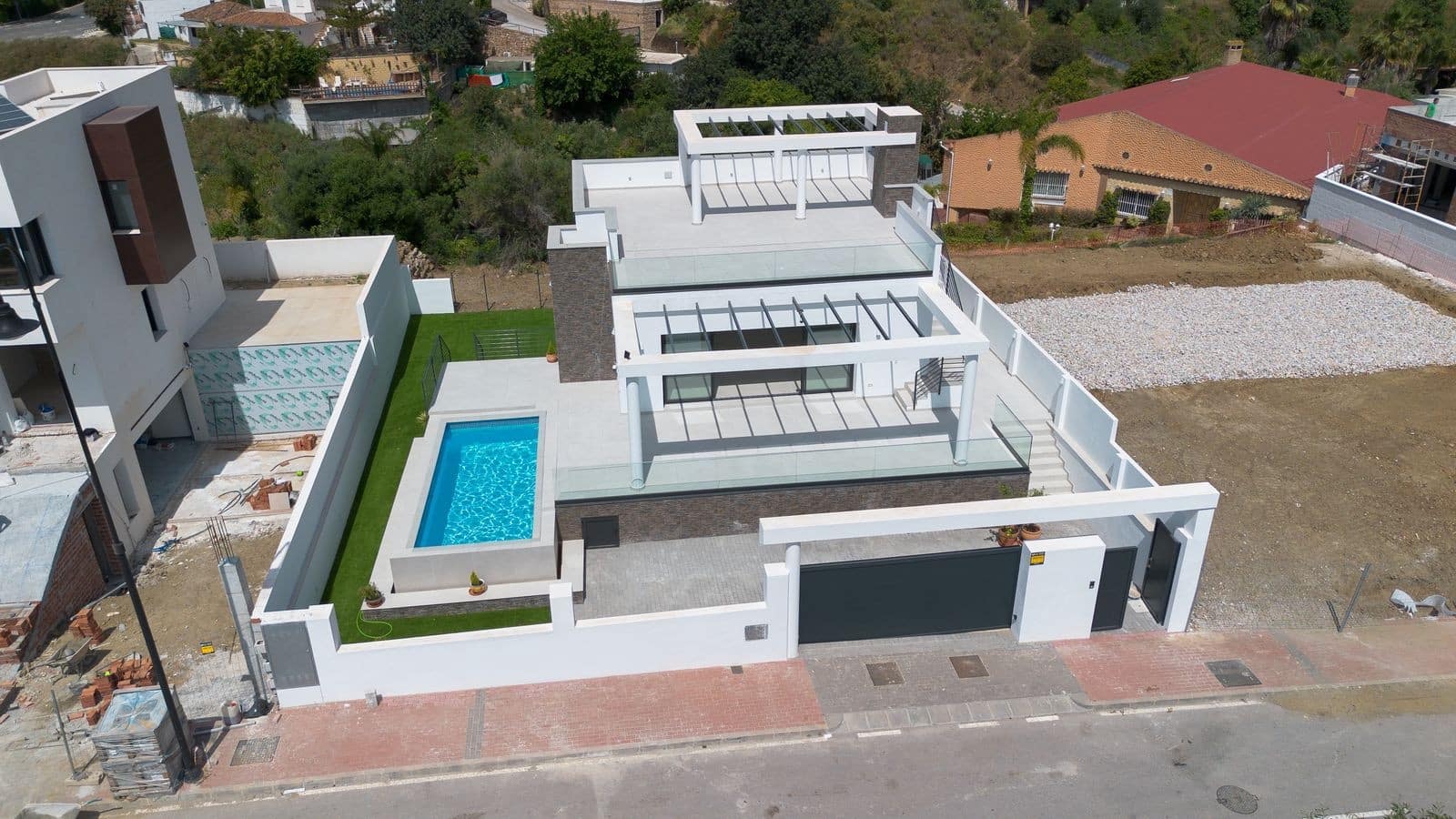 4 bedroom Villa for sale in Mijas with pool garage - € 1,030,000 (Ref: 9977024)