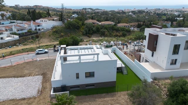 4 bedroom Villa for sale in Mijas with pool garage - € 1,030,000 (Ref: 9977024)