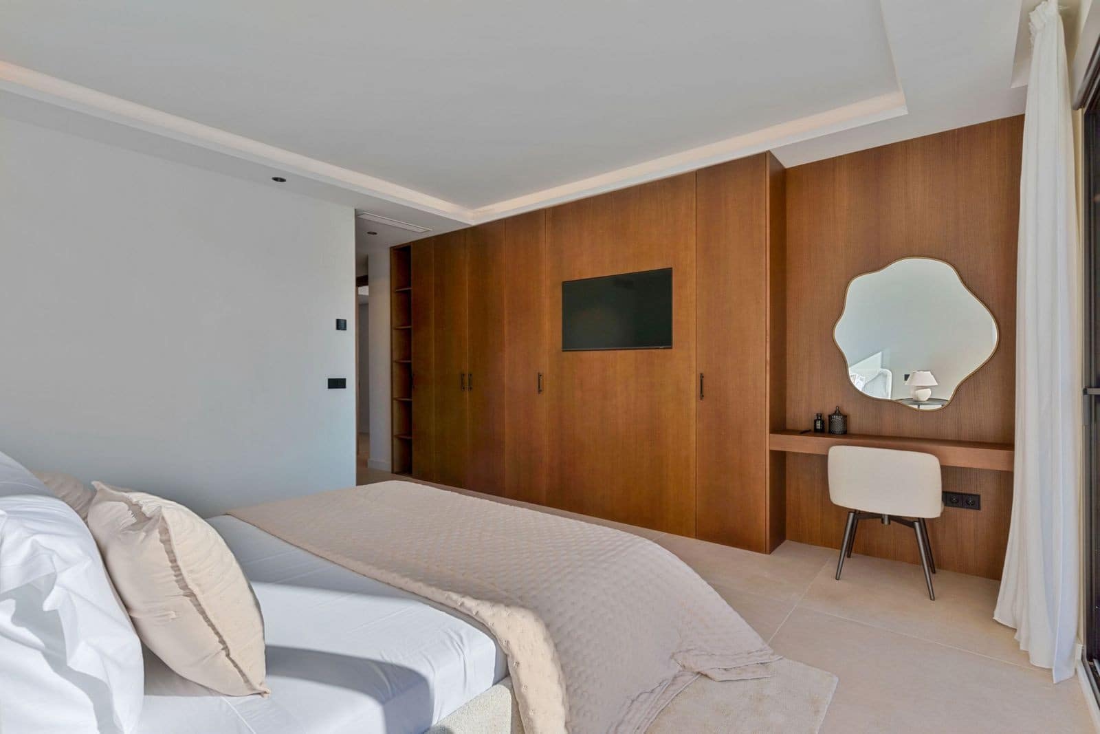 3 slaapkamer Appartement te koop in Nueva Andalucia met zwembad garage - € 1.650.000 (Ref: 9977026)
