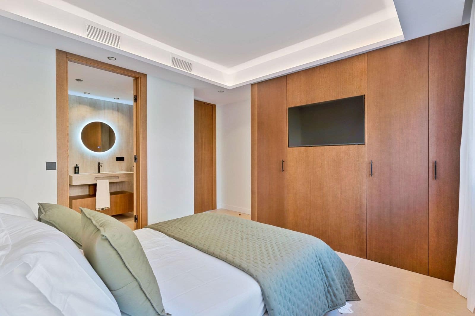 3 slaapkamer Appartement te koop in Nueva Andalucia met zwembad garage - € 1.650.000 (Ref: 9977026)