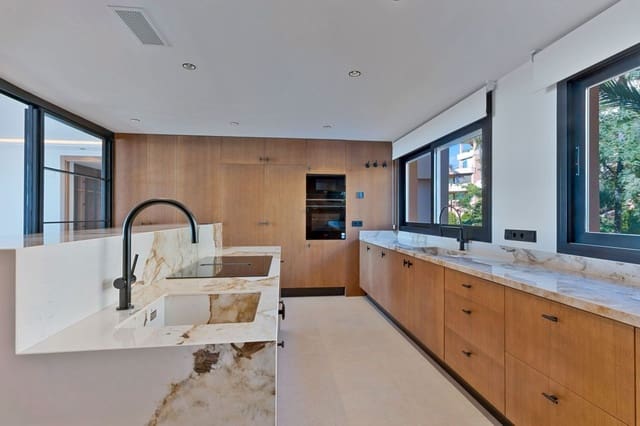3 sypialnia Apartament na sprzedaż w Nueva Andalucia, Marbella z basenem garażem - 1 650 000 € (Ref: 9977026)