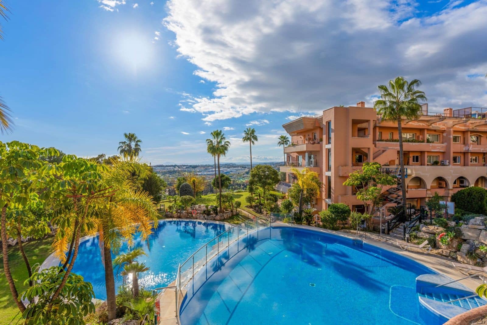 3 slaapkamer Appartement te koop in Nueva Andalucia met zwembad garage - € 1.650.000 (Ref: 9977026)