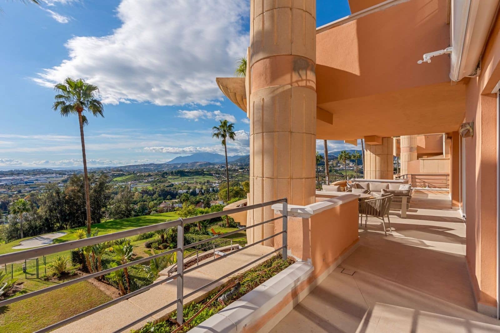 3 slaapkamer Appartement te koop in Nueva Andalucia met zwembad garage - € 1.650.000 (Ref: 9977026)