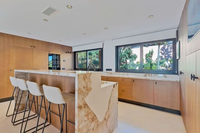 3 sypialnia Apartament na sprzedaż w Nueva Andalucia, Marbella z basenem garażem - 1 650 000 € (Ref: 9977026)