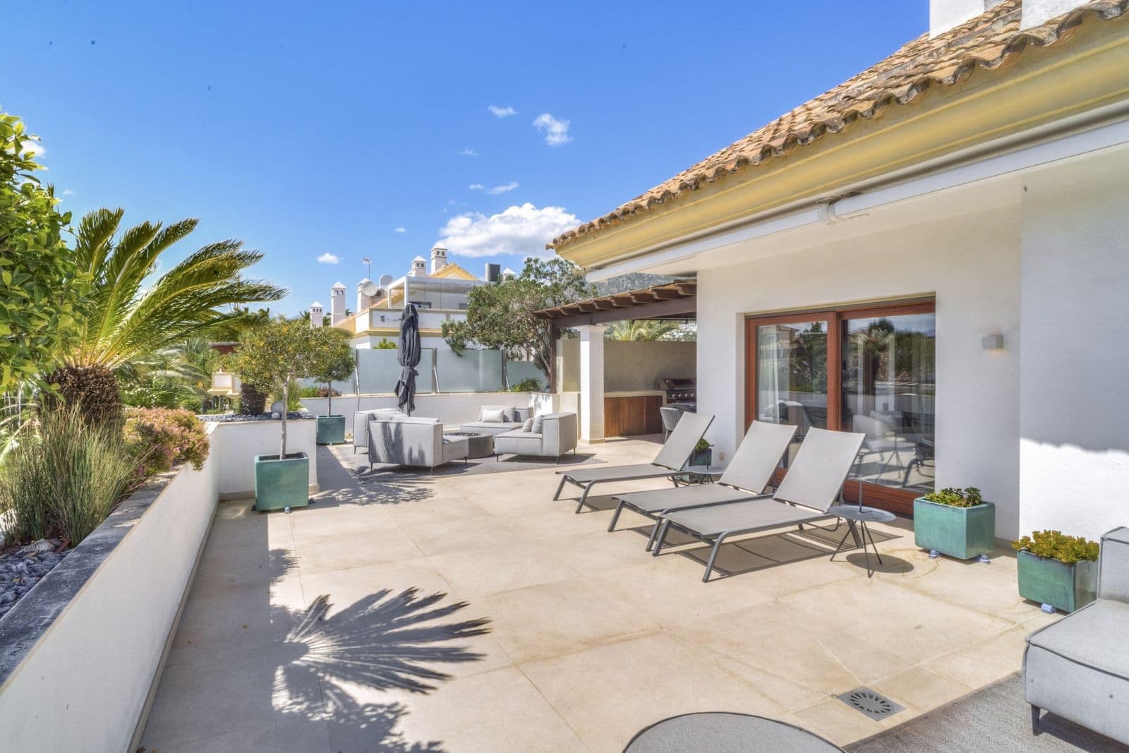 3 soveværelse Penthouse til salg i Marbella med swimmingpool garage - € 2.500.000 (Ref: 9977028)