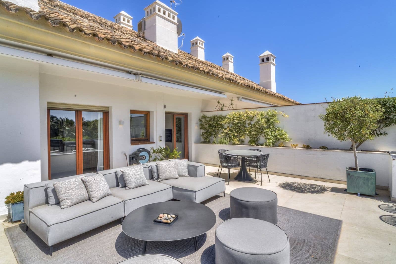 3 soveværelse Penthouse til salg i Marbella med swimmingpool garage - € 2.500.000 (Ref: 9977028)