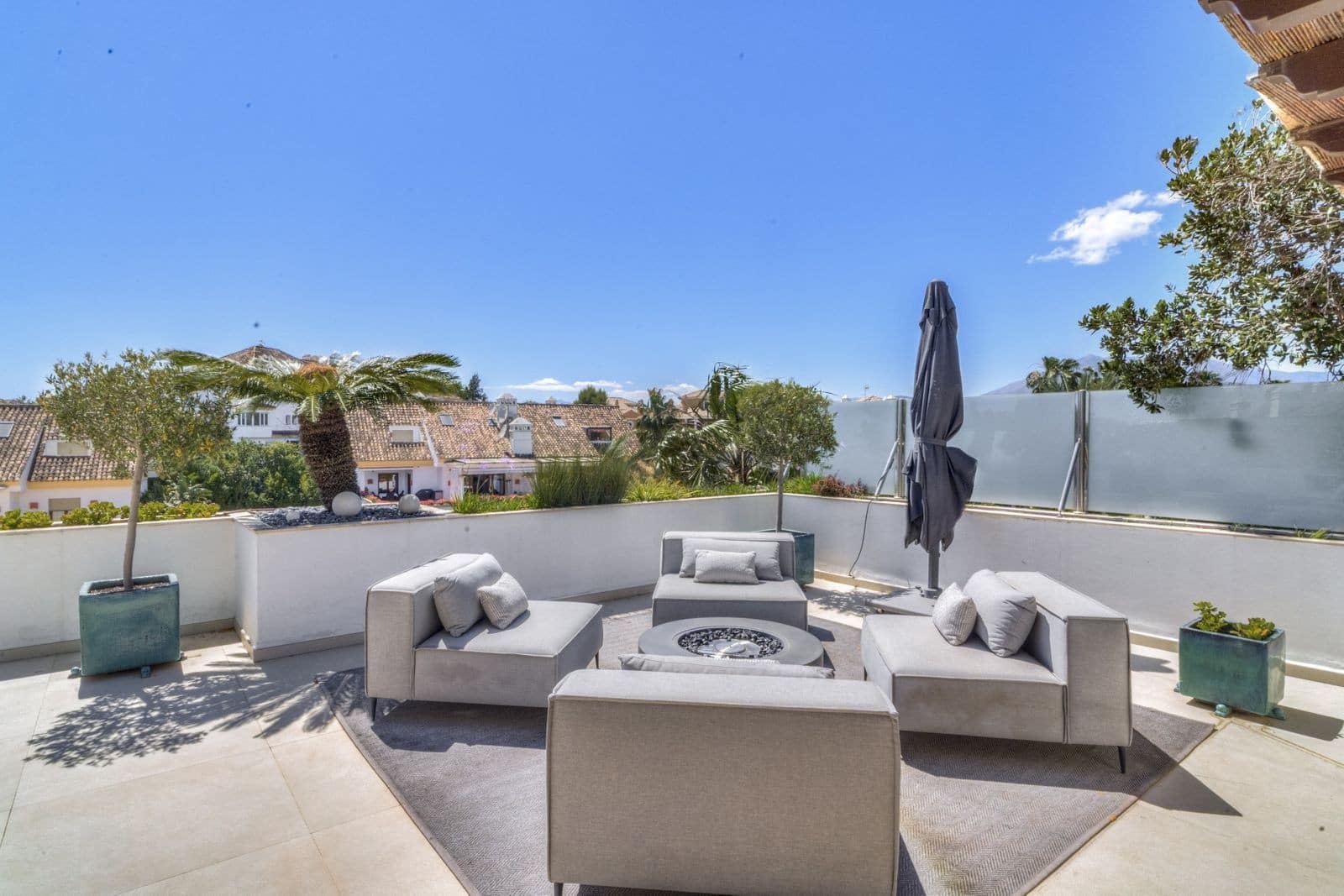 3 soveværelse Penthouse til salg i Marbella med swimmingpool garage - € 2.500.000 (Ref: 9977028)