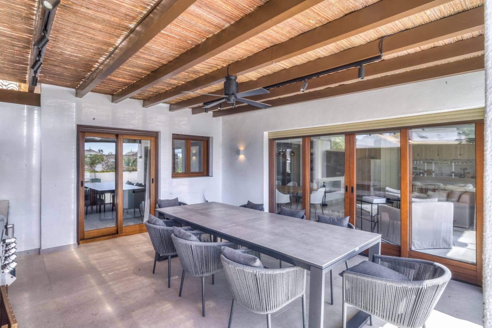 3 soveværelse Penthouse til salg i Marbella med swimmingpool garage - € 2.500.000 (Ref: 9977028)