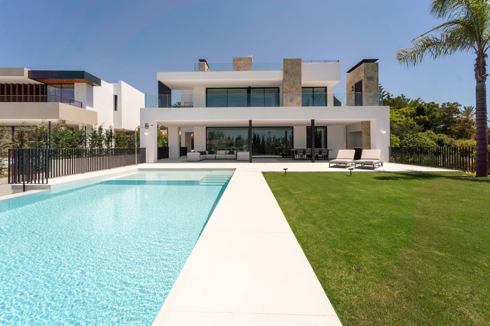 5 bedroom Villa for sale in Nueva Andalucia with pool garage - € 4,500,000 (Ref: 9979578)