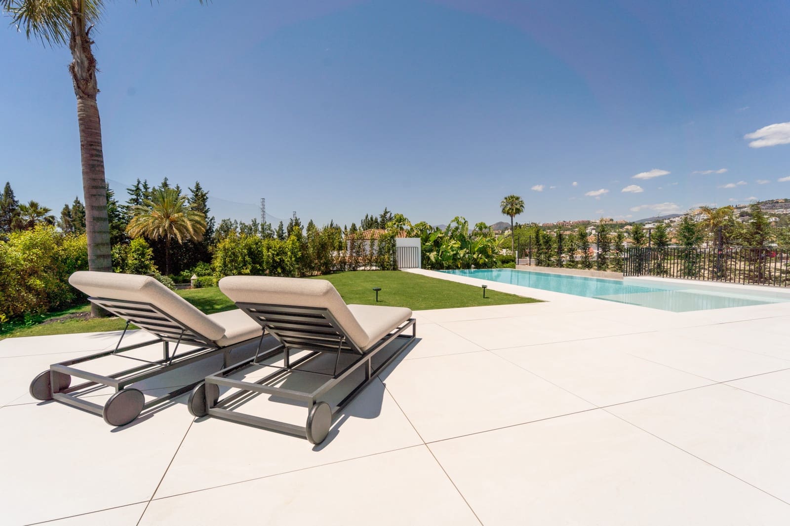5 bedroom Villa for sale in Nueva Andalucia with pool garage - € 4,500,000 (Ref: 9979578)