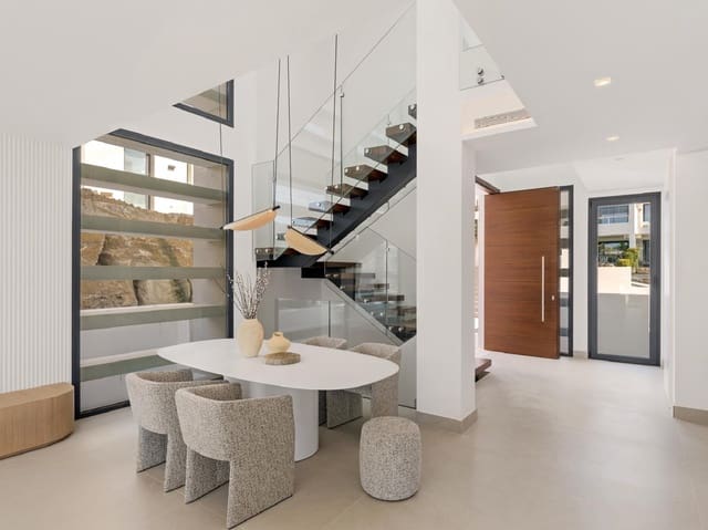 4 bedroom Villa for sale in Estepona with pool garage - € 1,850,000 (Ref: 9984628)