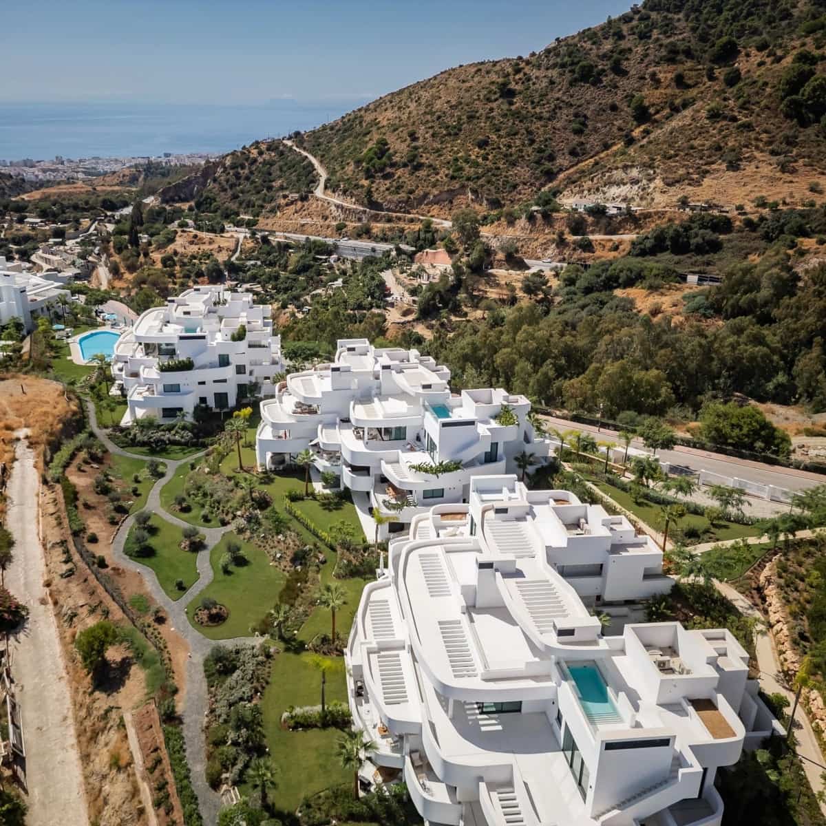 Apartamento de 2 habitaciones en Ojen en venta con piscina garaje - 895.000 € (Ref: 9996836)