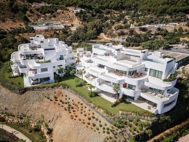 Apartamento de 2 habitaciones en Ojen en venta con piscina garaje - 895.000 € (Ref: 9996836)