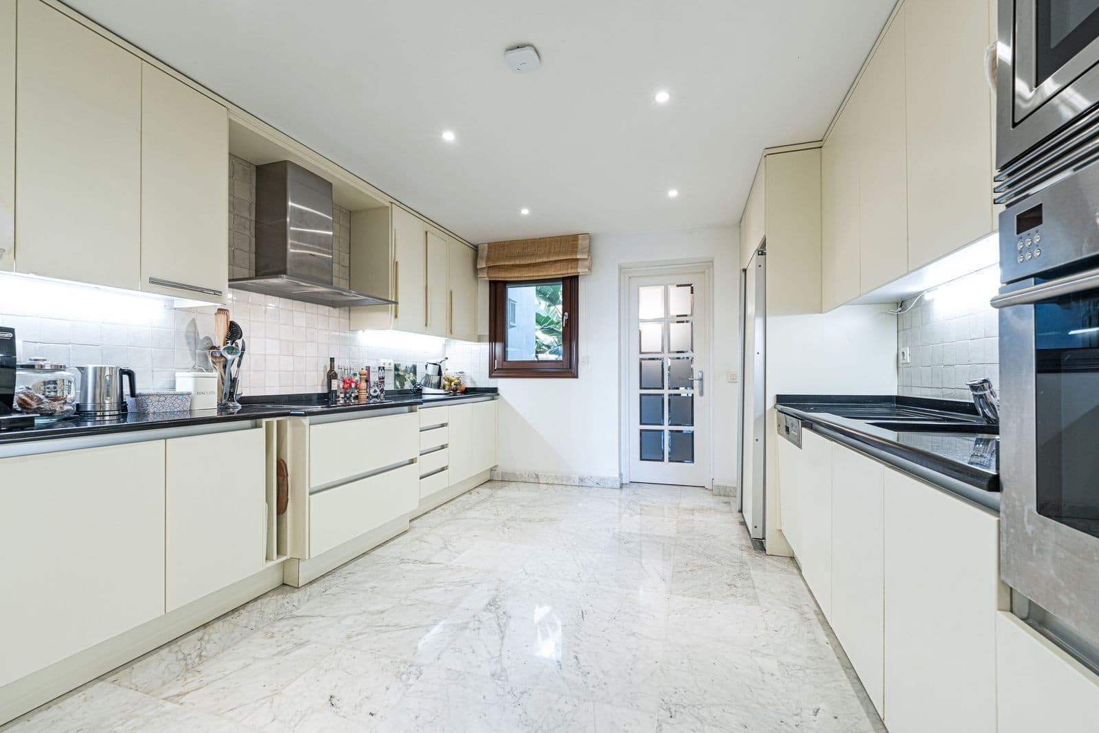 3 chambre Appartement à vendre à Marbella avec piscine garage - 1 450 000 € (Ref: 9996837)