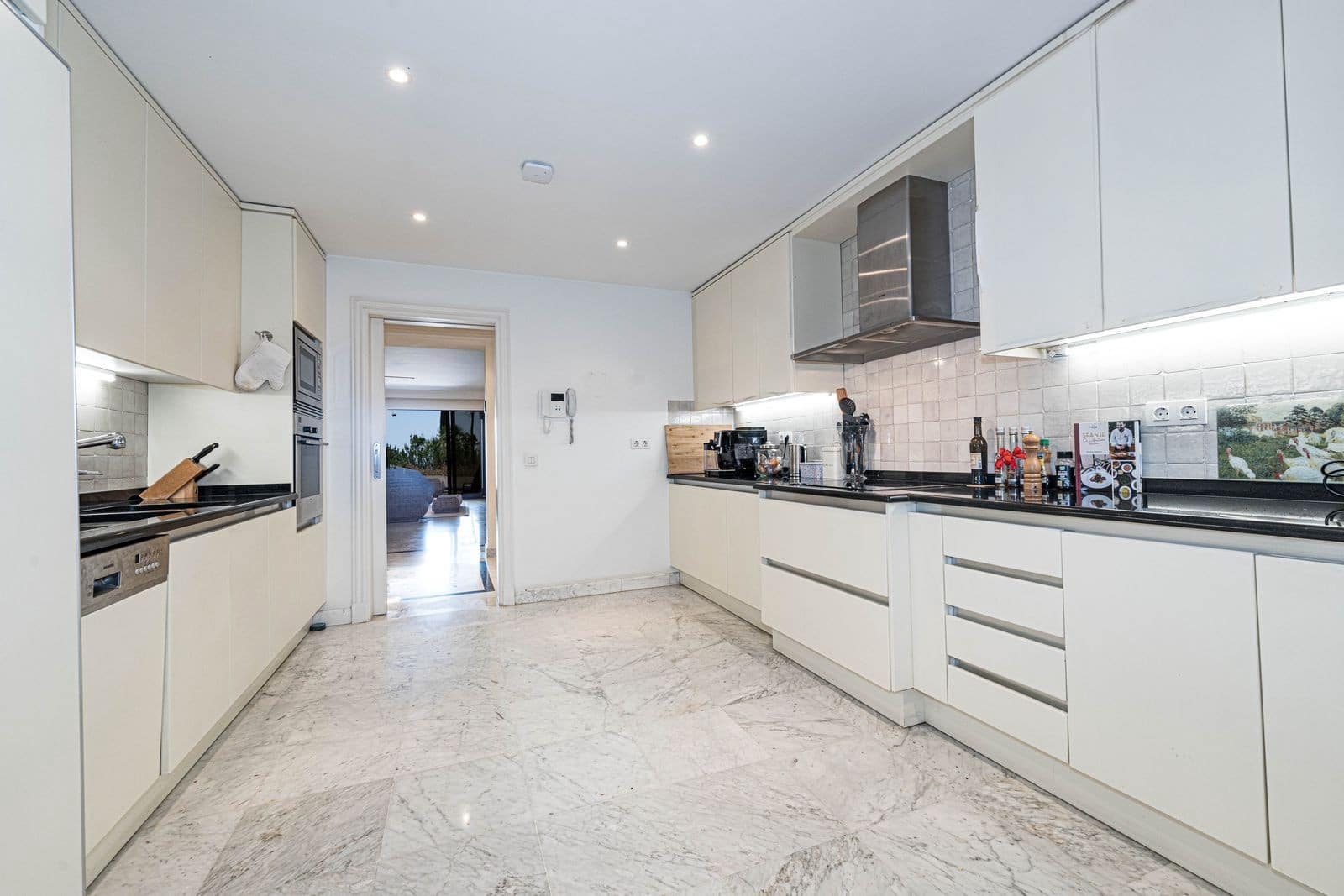 3 chambre Appartement à vendre à Marbella avec piscine garage - 1 450 000 € (Ref: 9996837)