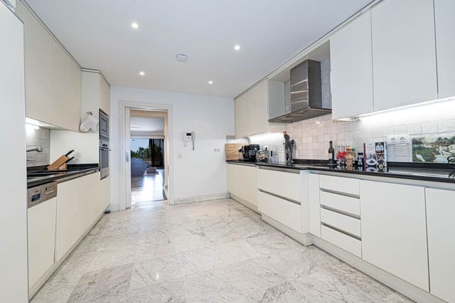 3 slaapkamer Appartement te koop in Marbella met zwembad garage - € 1.450.000 (Ref: 9996837)