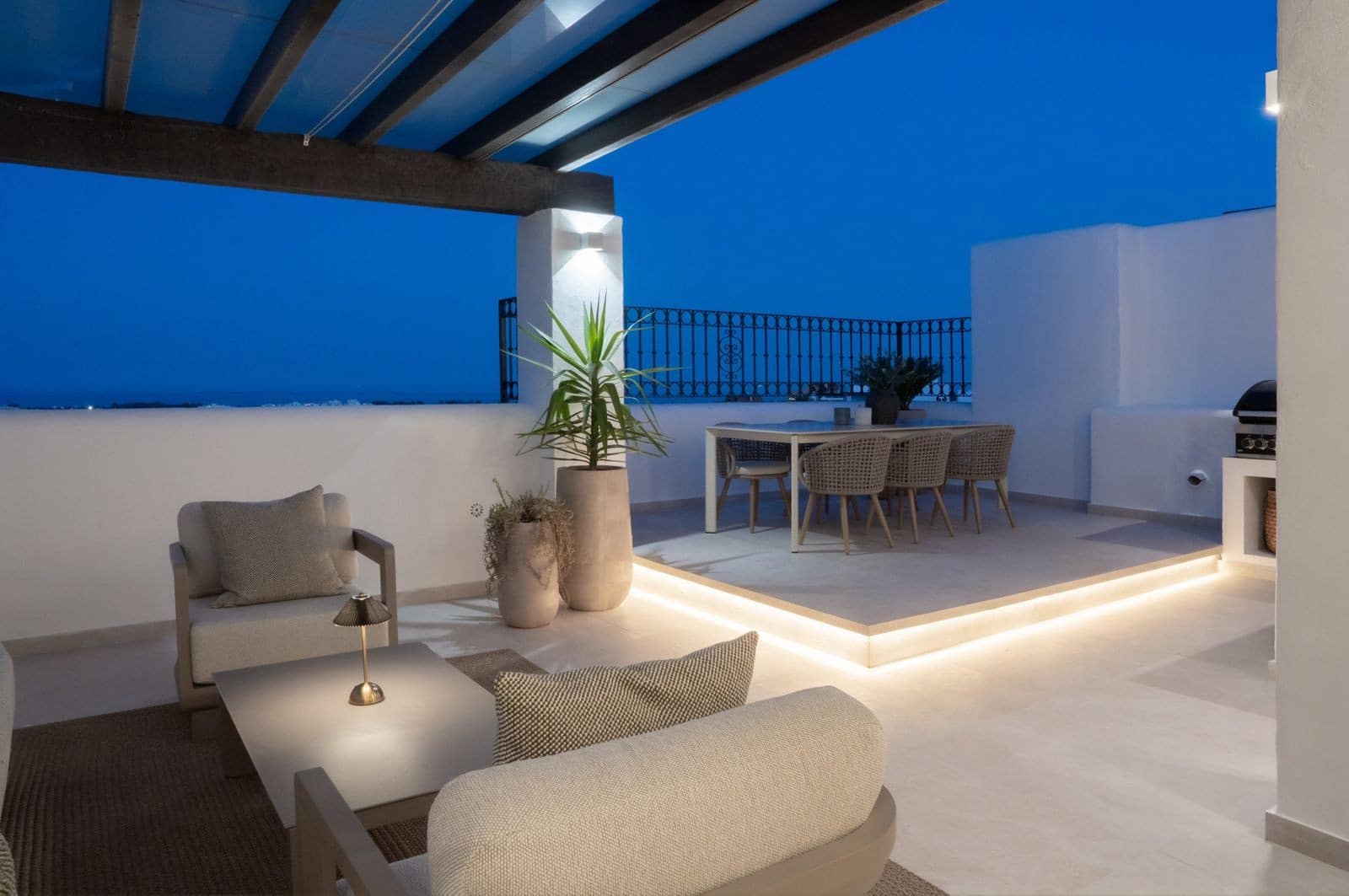3 bedroom Penthouse for sale in Benahavis with pool garage - € 1,650,000 (Ref: 9996839)