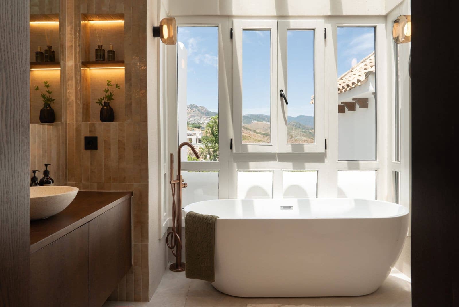 3 bedroom Penthouse for sale in Benahavis with pool garage - € 1,650,000 (Ref: 9996839)