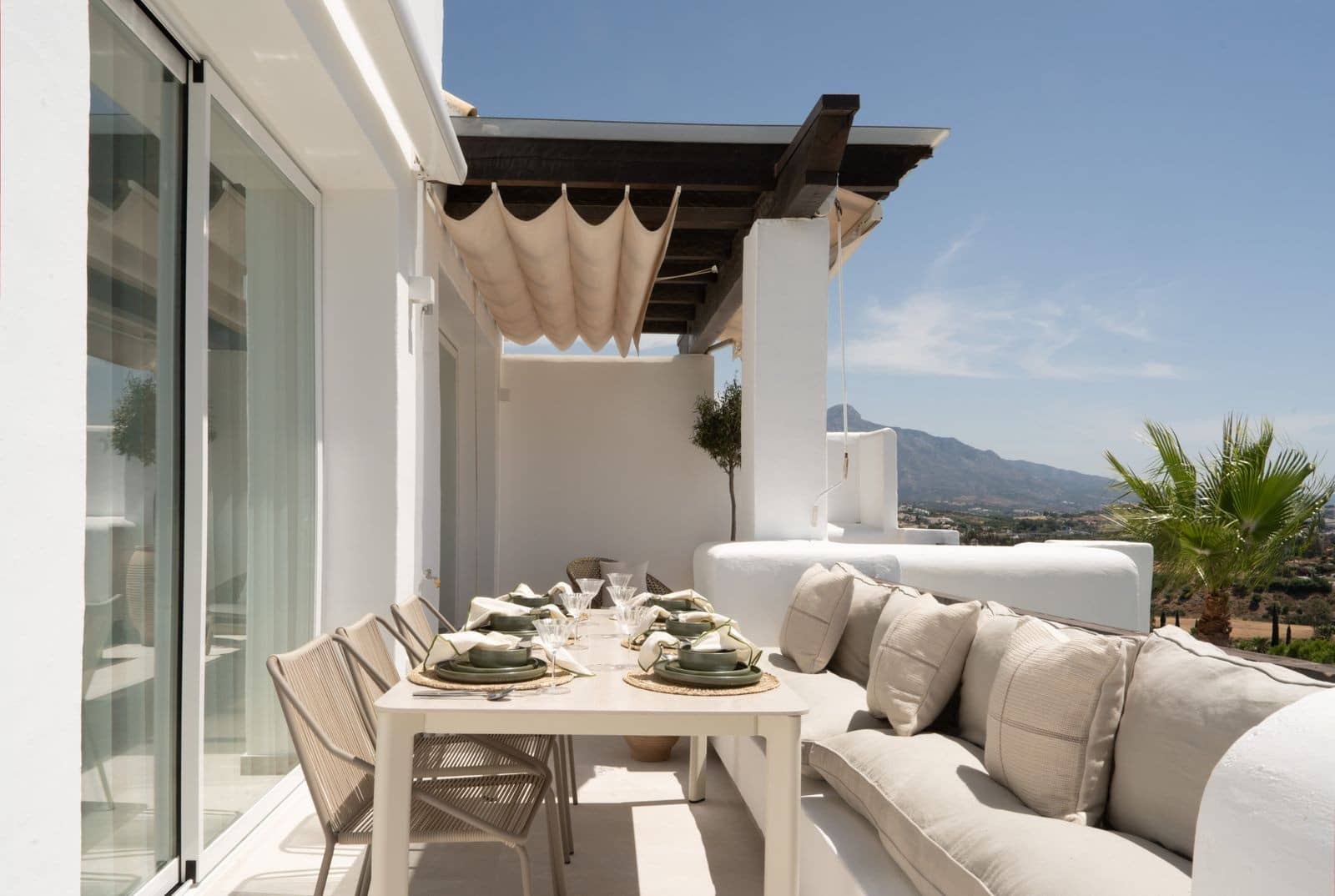 3 bedroom Penthouse for sale in Benahavis with pool garage - € 1,650,000 (Ref: 9996839)